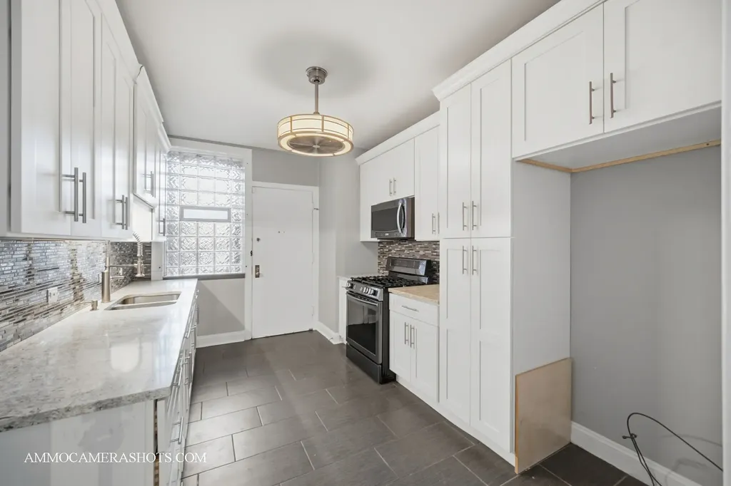 6807 South Paxton Avenue Chicago IL 60649