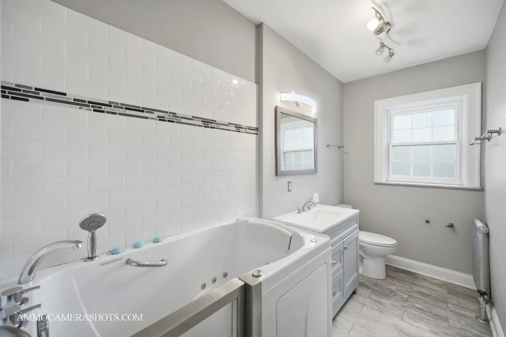 6807 South Paxton Avenue Chicago IL 60649