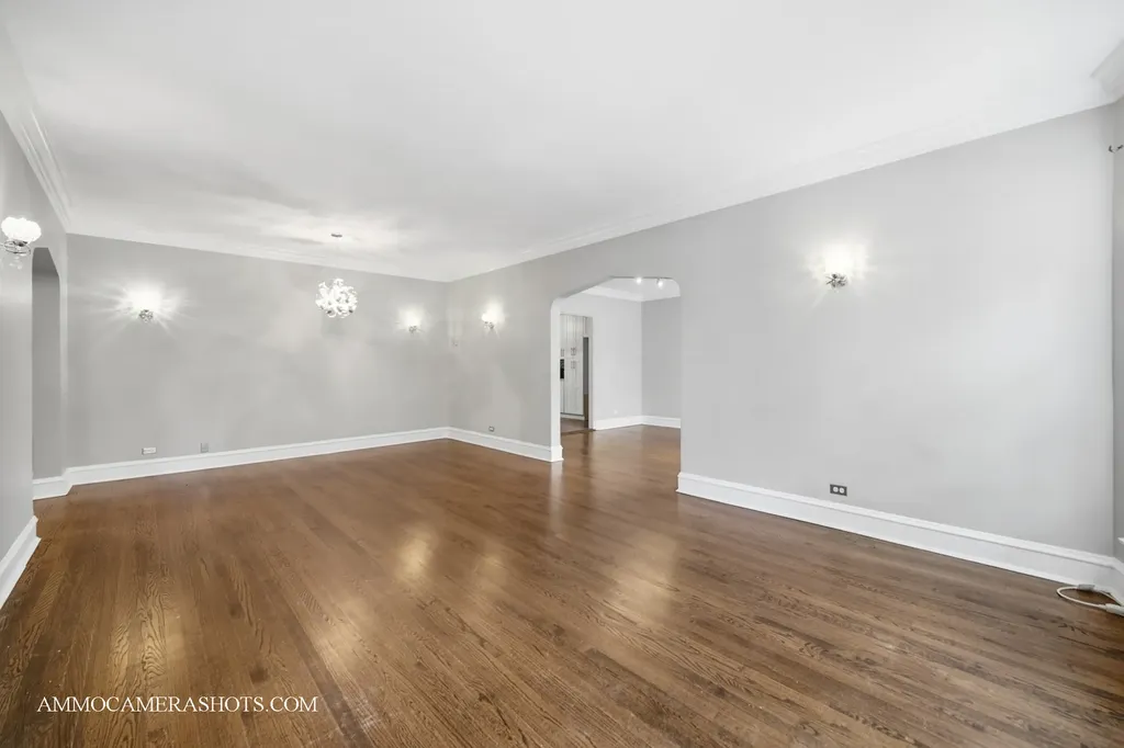 6807 South Paxton Avenue Chicago IL 60649