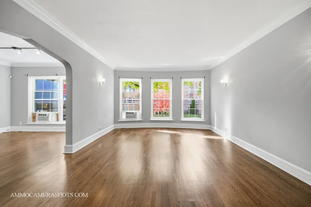 6807 South Paxton Avenue Chicago IL 60649