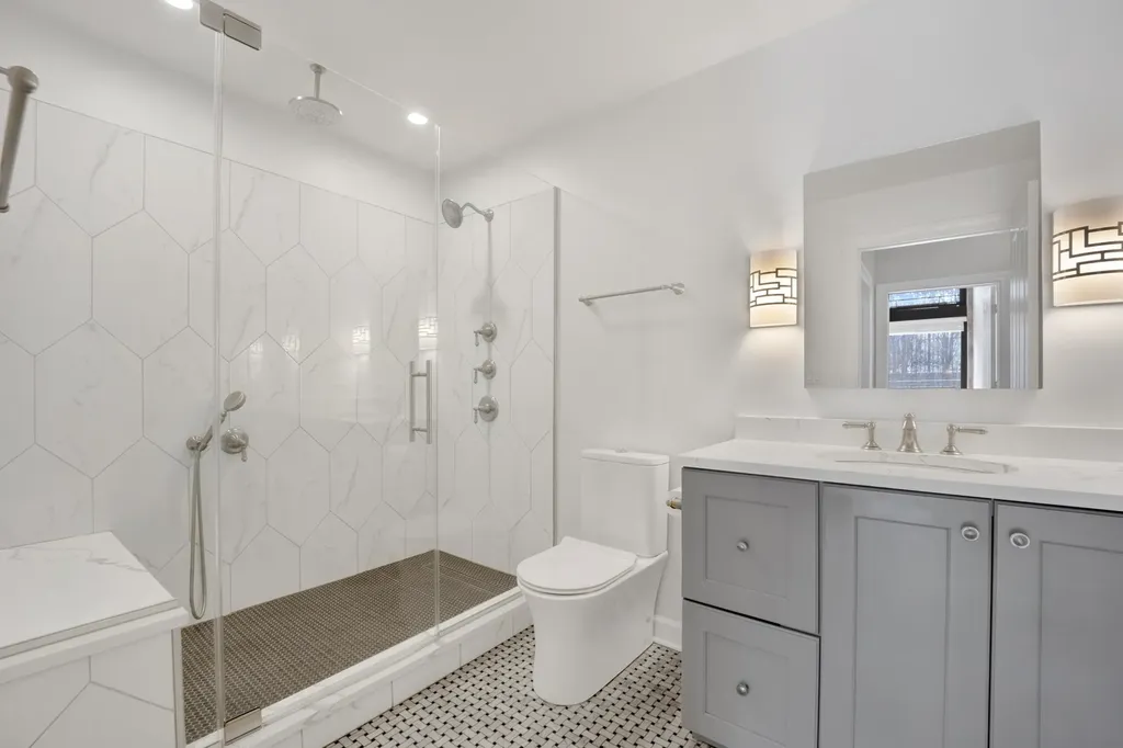 1071 West 15th Street Chicago IL 60608