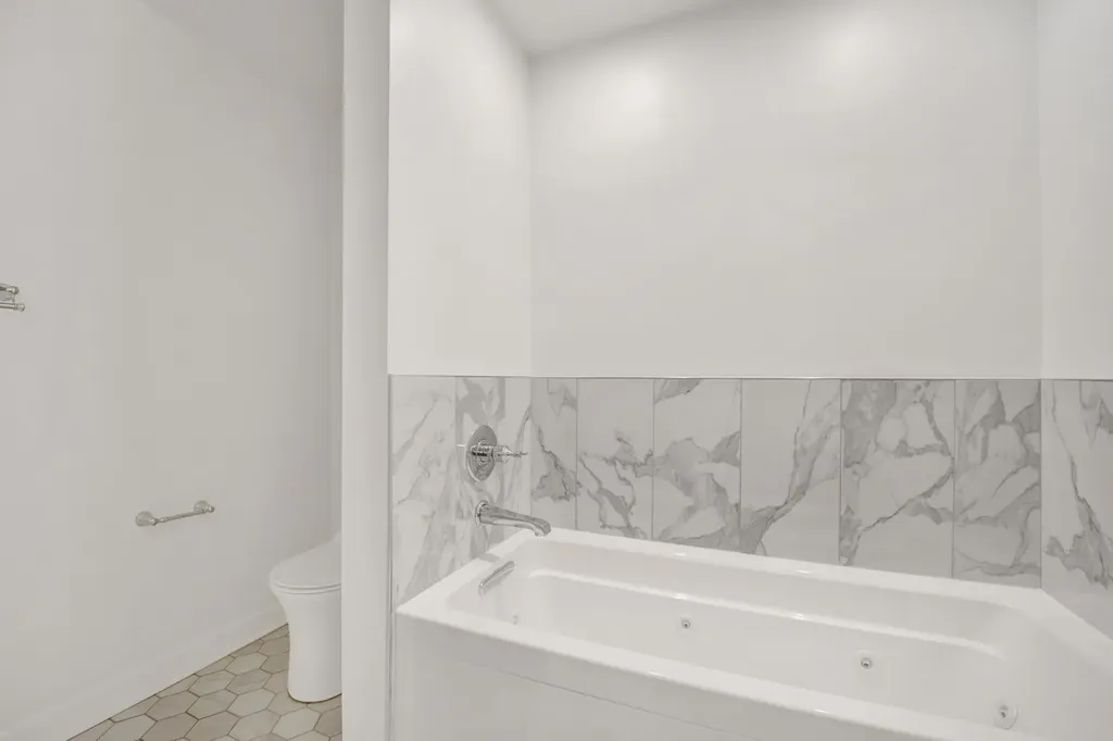 1071 West 15th Street Chicago IL 60608