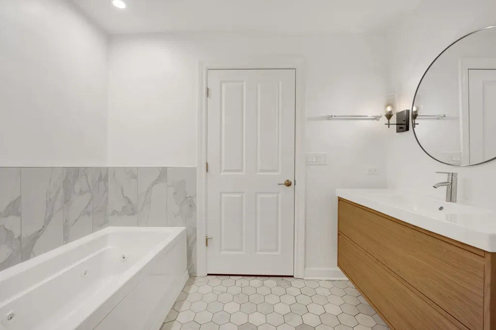 1071 West 15th Street Chicago IL 60608