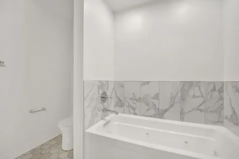 1071 West 15th Street Chicago IL 60608