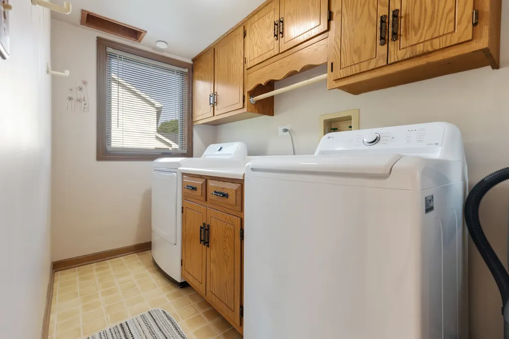 345 Mayfair Drive Aurora IL 60504