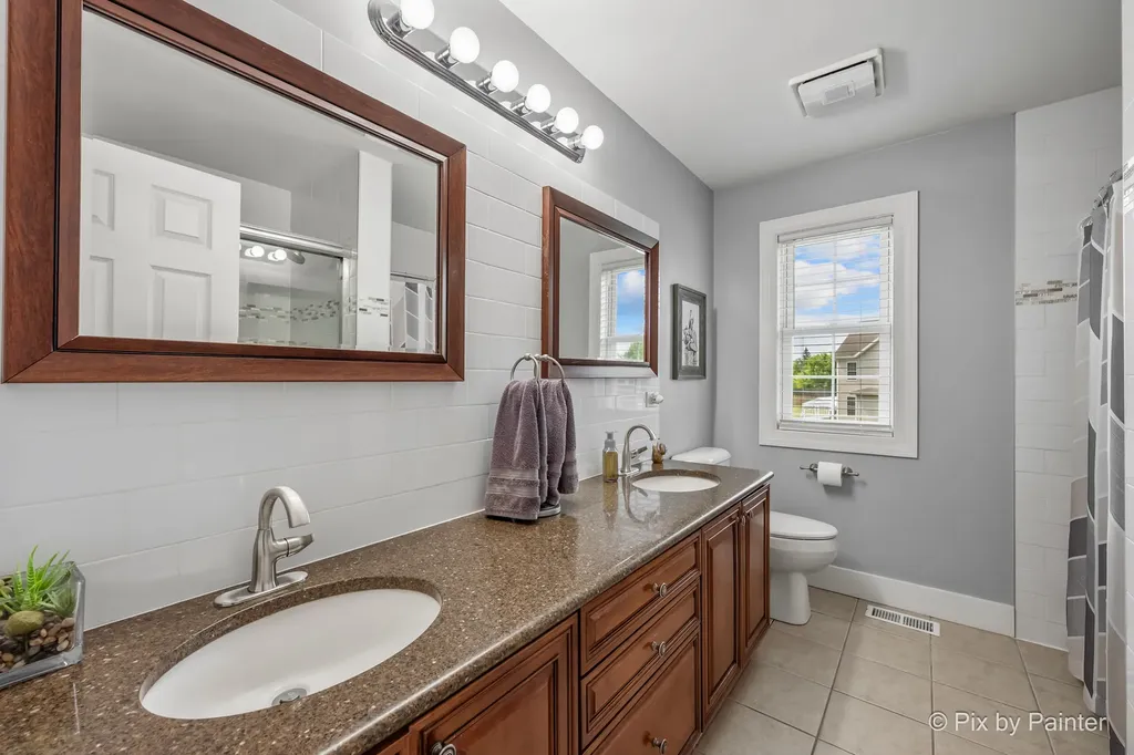 5226 Greenshire Circle Lake In The Hills IL 60156