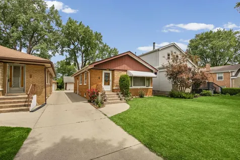 8240 45TH Street Lyons IL 60534