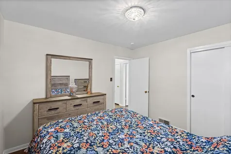 8240 45TH Street Lyons IL 60534