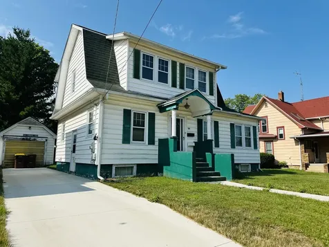 325 West Moseley Street Freeport IL 61032