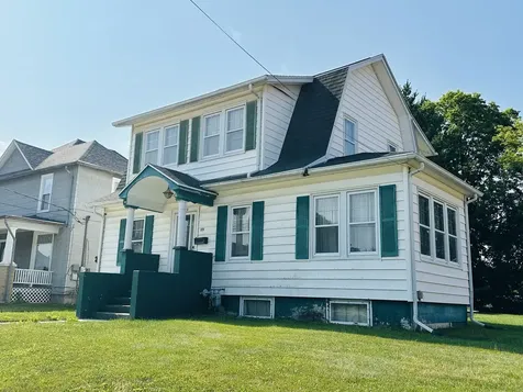 325 West Moseley Street Freeport IL 61032