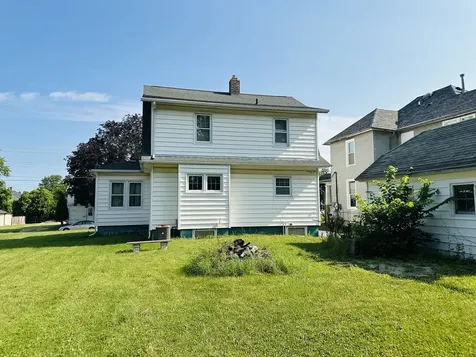 325 West Moseley Street Freeport IL 61032