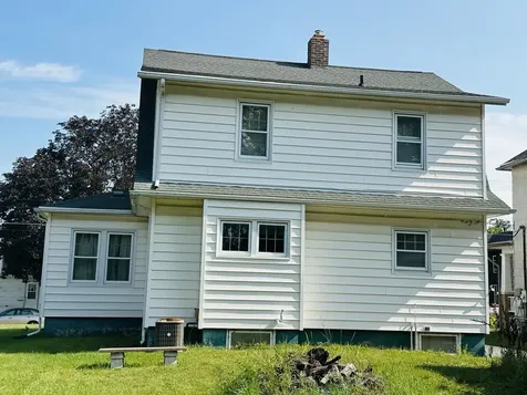 325 West Moseley Street Freeport IL 61032