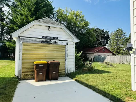 325 West Moseley Street Freeport IL 61032
