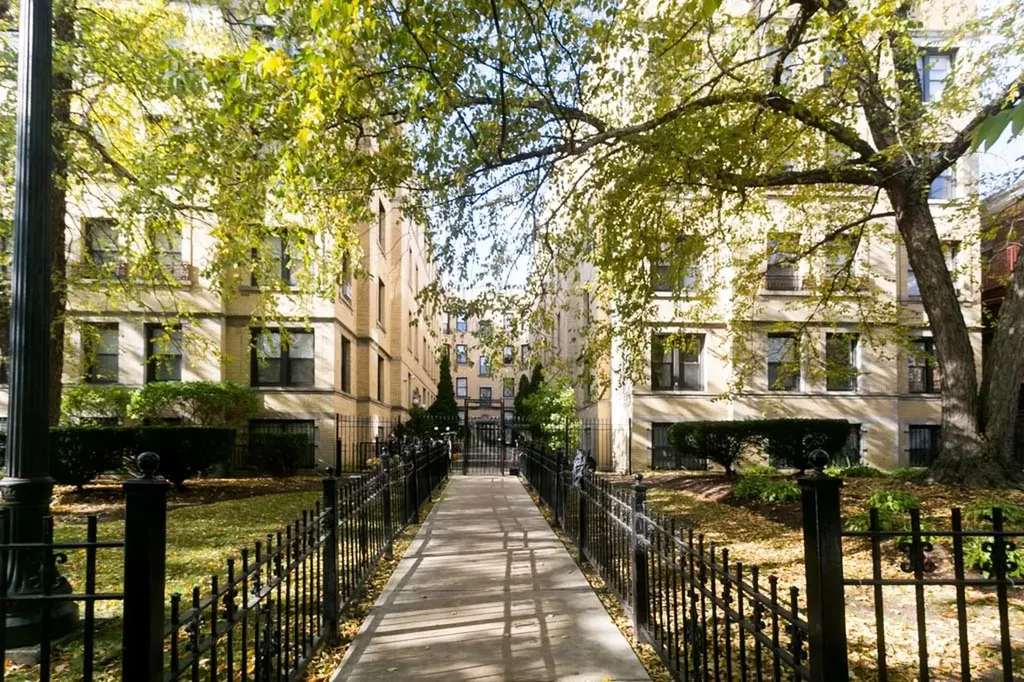 4602 North Beacon Street Chicago IL 60640