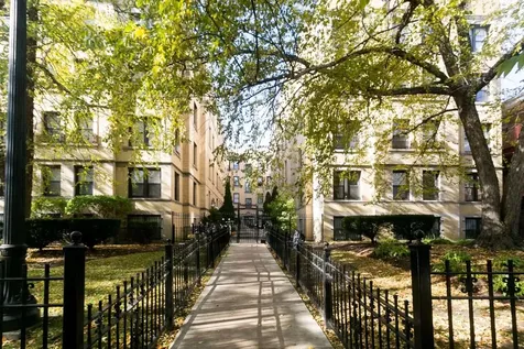 4602 North Beacon Street Chicago IL 60640