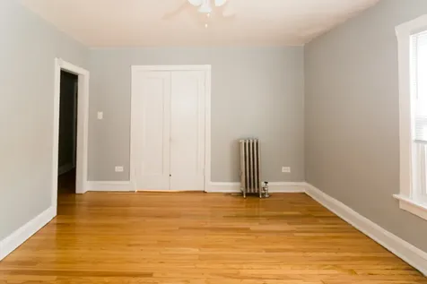 4602 North Beacon Street Chicago IL 60640