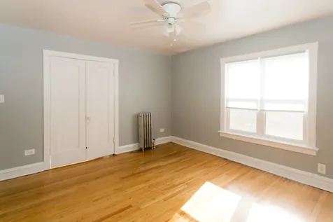4602 North Beacon Street Chicago IL 60640