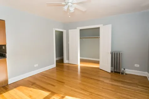 4602 North Beacon Street Chicago IL 60640