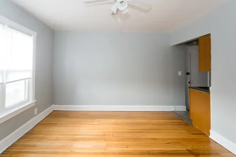 4602 North Beacon Street Chicago IL 60640