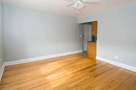 4602 North Beacon Street Chicago IL 60640