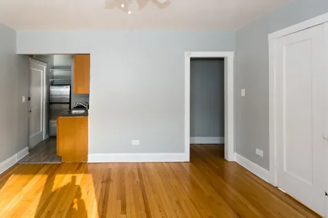 4602 North Beacon Street Chicago IL 60640