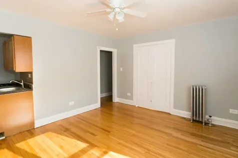 4602 North Beacon Street Chicago IL 60640
