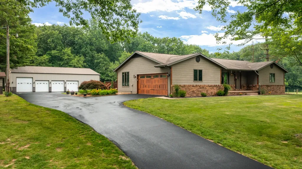 14480 North 1025th Street Effingham IL 62401
