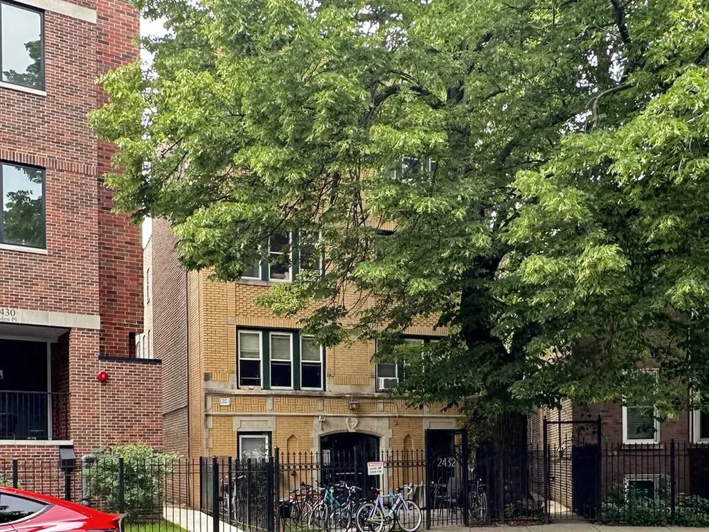 2432 North Linden Place Chicago IL 60647
