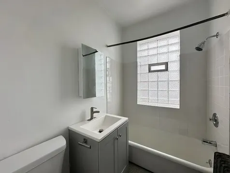 2432 North Linden Place Chicago IL 60647