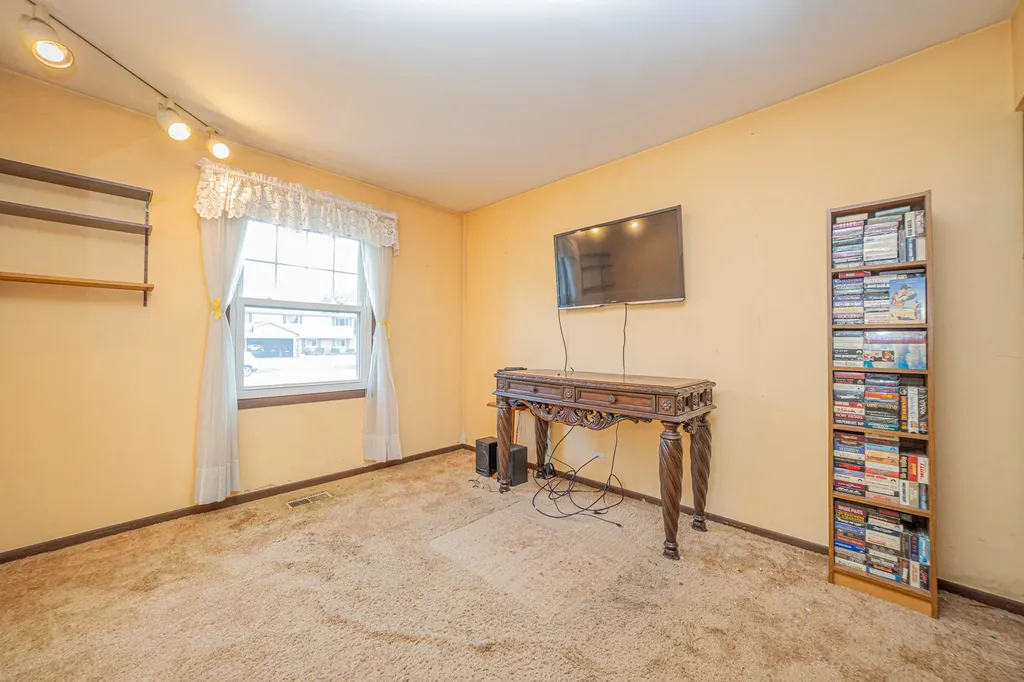 640 Rockhurst Road Bolingbrook IL 60440