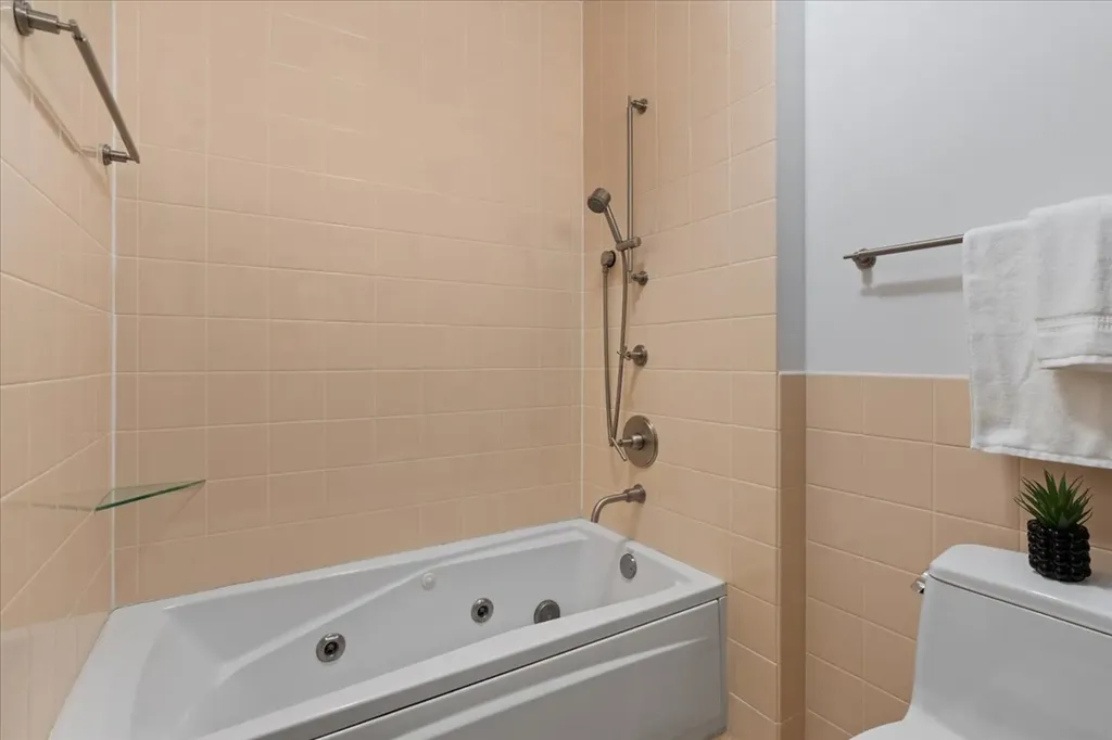 400 East Ohio Street Chicago IL 60611