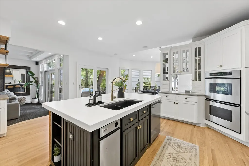 678 Oak Street Glen Ellyn IL 60137