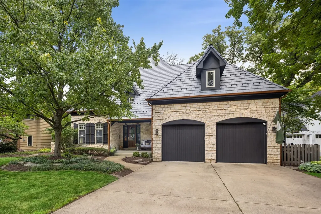 678 Oak Street Glen Ellyn IL 60137