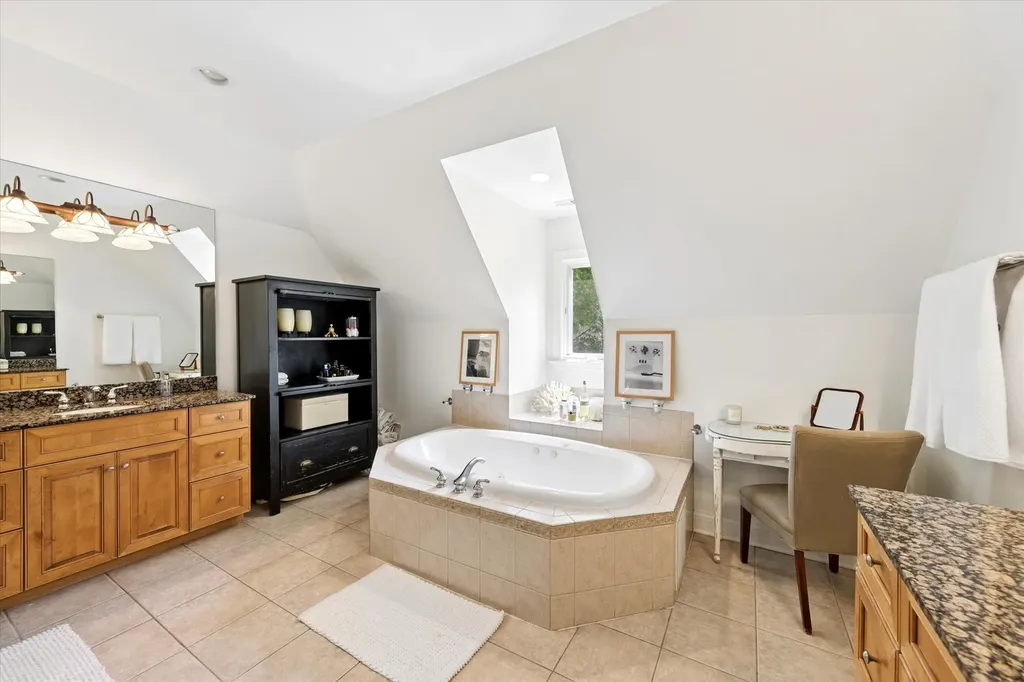 678 Oak Street Glen Ellyn IL 60137