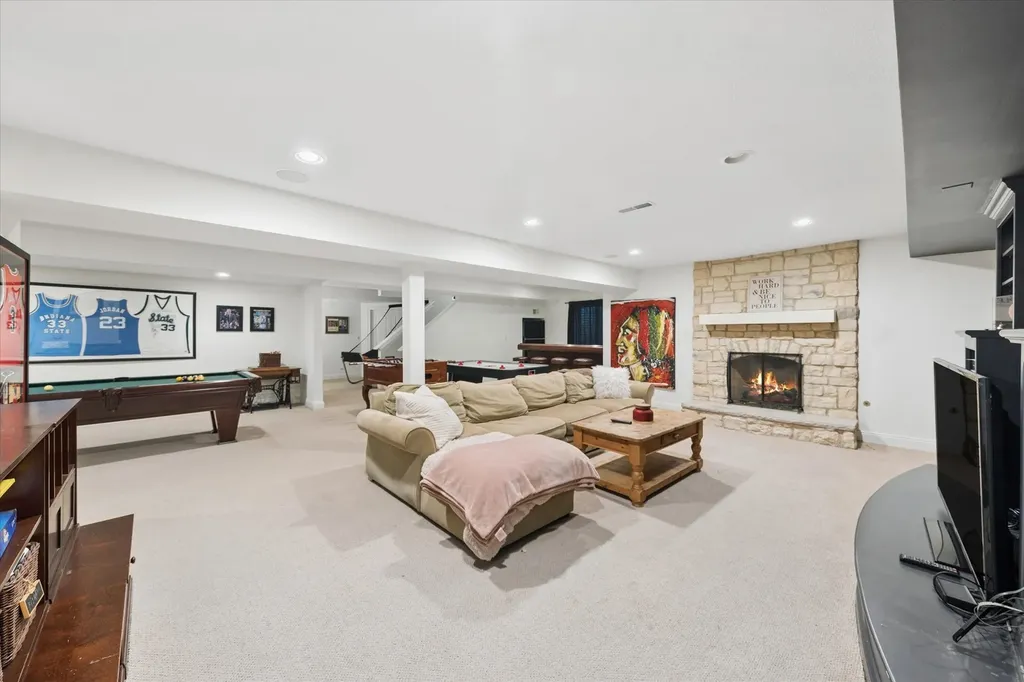 678 Oak Street Glen Ellyn IL 60137