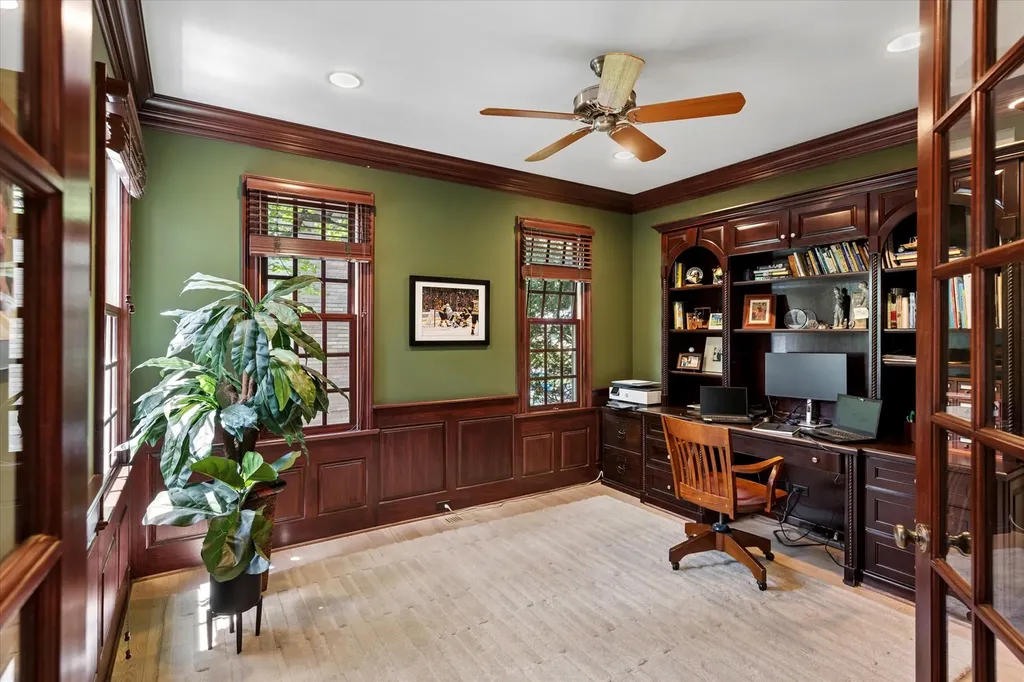 678 Oak Street Glen Ellyn IL 60137