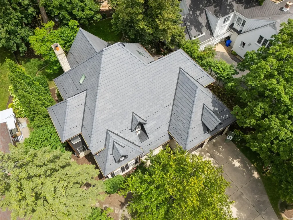678 Oak Street Glen Ellyn IL 60137
