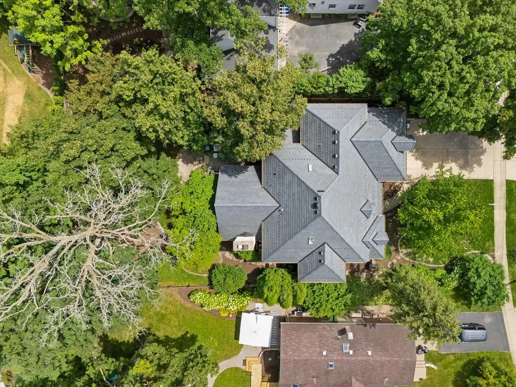 678 Oak Street Glen Ellyn IL 60137