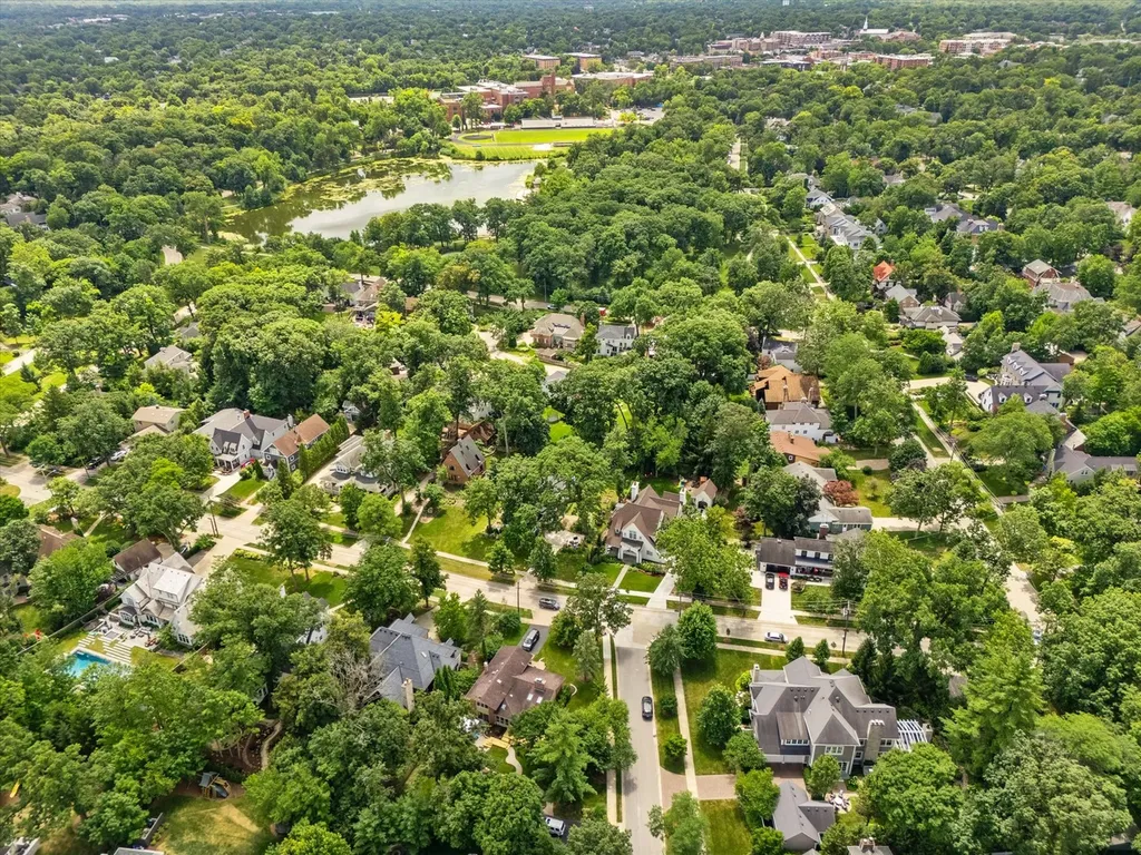 678 Oak Street Glen Ellyn IL 60137