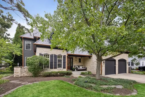 678 Oak Street Glen Ellyn IL 60137