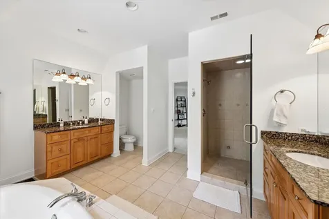 678 Oak Street Glen Ellyn IL 60137
