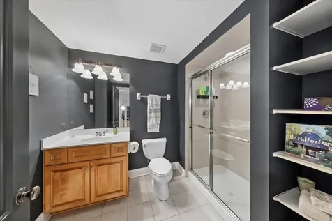 678 Oak Street Glen Ellyn IL 60137