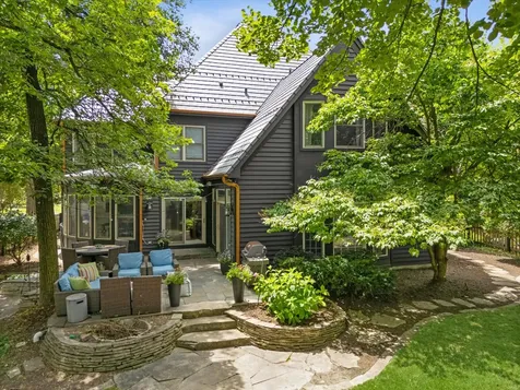 678 Oak Street Glen Ellyn IL 60137