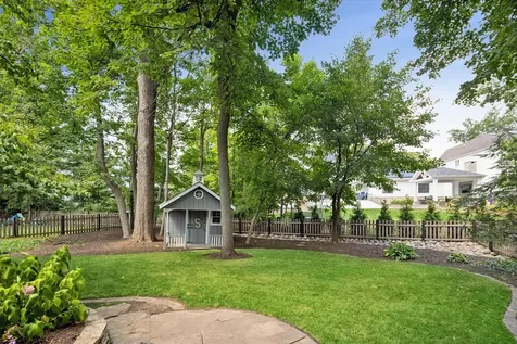 678 Oak Street Glen Ellyn IL 60137
