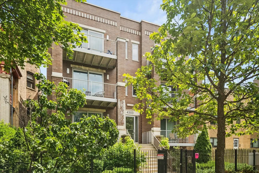 4303 North Kenmore Avenue Chicago IL 60613