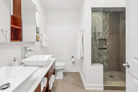 4303 North Kenmore Avenue Chicago IL 60613