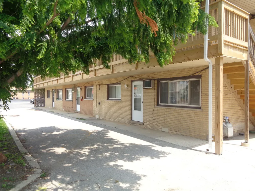 8817 South Roberts Road Hickory Hills IL 60457