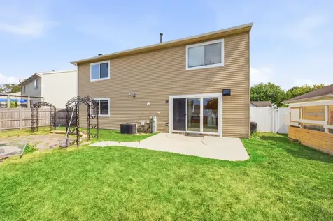 1320 Burns Drive Elgin IL 60120