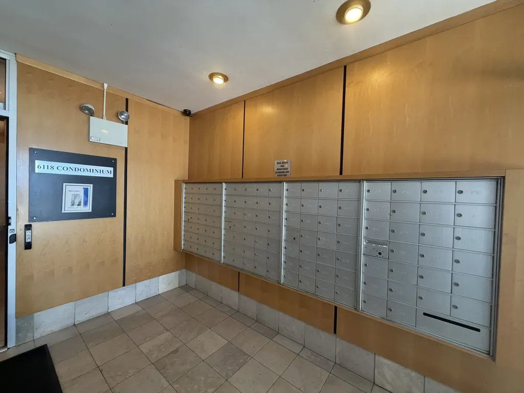 6118 North Sheridan Road Chicago IL 60660