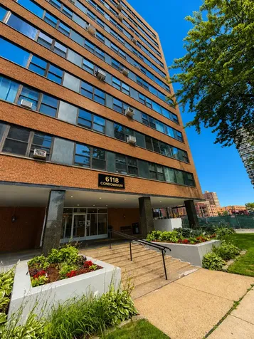 6118 North Sheridan Road Chicago IL 60660